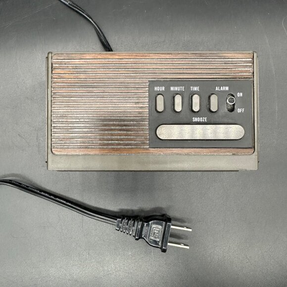 Vintage Digital Alarm Clock TOZAI Solid State Faux Wood Grain 1980s Hong Kong - Picture 6 of 11